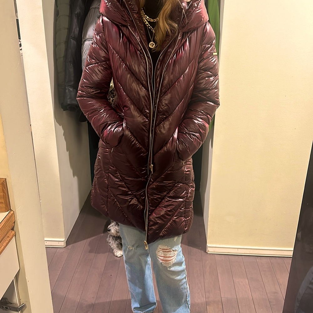 VIA SPIGA SIZE SMALL BURGANDY MID LENGTH PUFFER WITH HOOD.